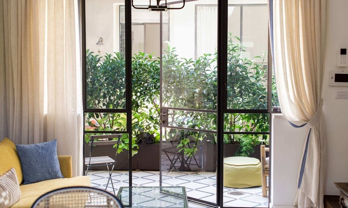 Jaffa Apartment | Elegant Escape: Stylish Sanctuary for Two