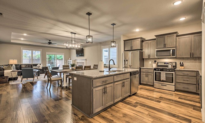 Newberg House | Elegant Escape: Tour Willamette Wine Country!