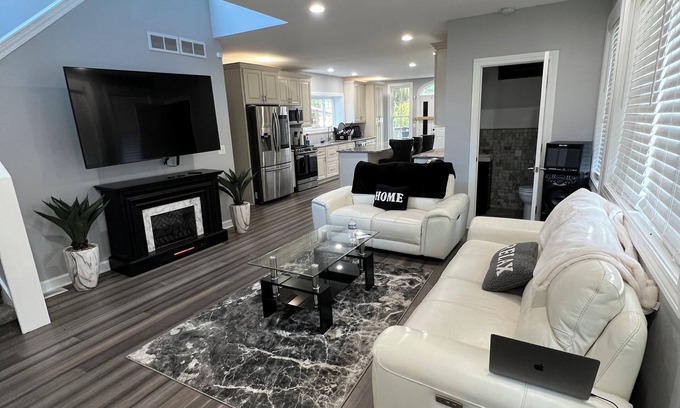 Bedford House | Elegant Estate is close to , UT, MudHens, Inverness and Highland Meadows Golf.