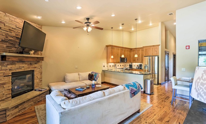 Frisco Condo | Elegant Frisco Condo w/Private Hot Tub & Views!