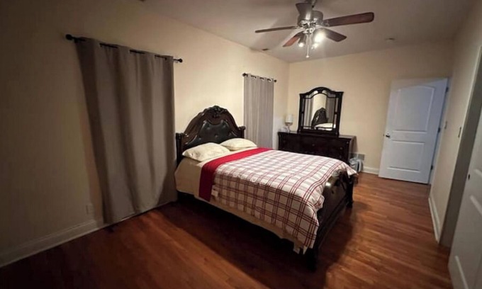 Westmont House | Elegant Getaway near Oakbrook Mall 20 min dtwn CHInn