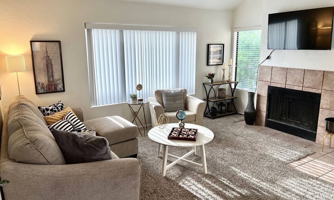Paradise Valley Village Condo | Elegant golf course townhouse