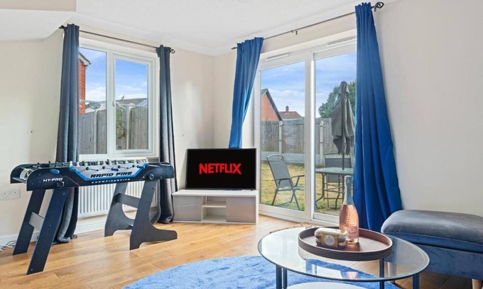 Nottingham House | Elegant Hideaway Spacious & Sophisticated 3BR