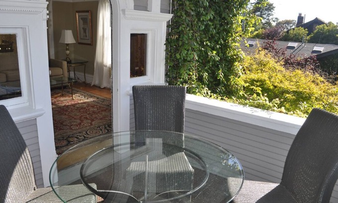 Elmwood House | Elegant Historic Edwardian 8 blocks to UC Berkeley campus! 97 Walkscore!
