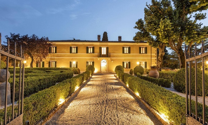 Montepulciano Villa | Elegant historic residence in the hills of Val d'Orcia