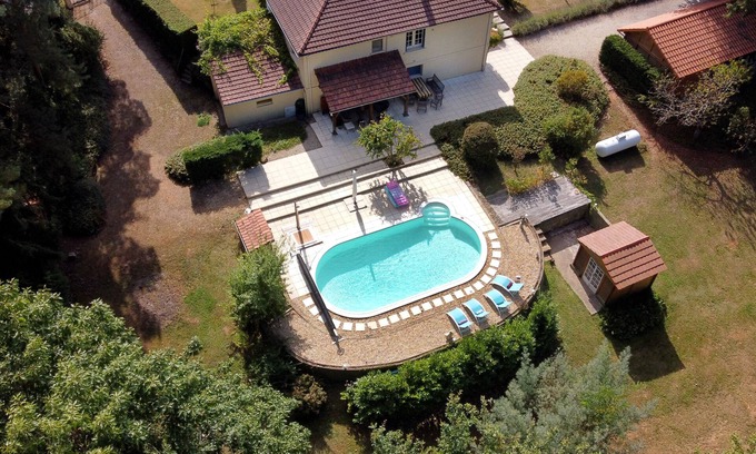 Sainte-Alvere Villa | Elegant Holiday Home in Truffle Village with Heated Pool, Zipline + Trampoline.