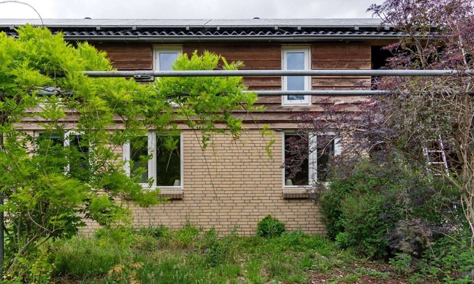 Horssen House | Elegant Holiday Home with Horssen with Terrace