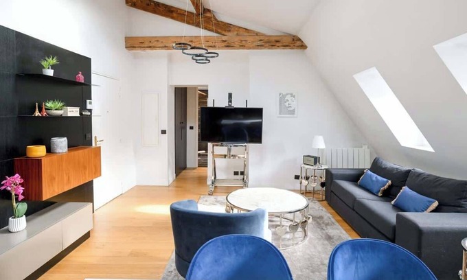 Champs-Elysees Apartment | Elegant Home 2BDR/6P Near Champs Elysées