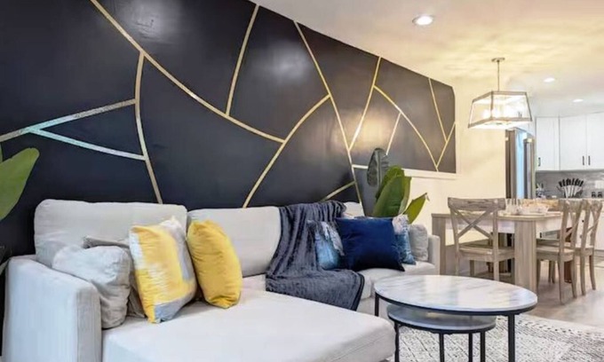 Potomac West House | Elegant Home 8 mins to Washington DC & Old Town!