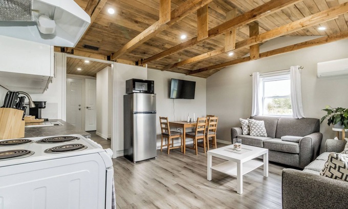 Middleton Apartment | Elegant home away from home - Valley View