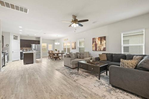 Round Rock Apartment | Elegant Home with Cozy Vibes