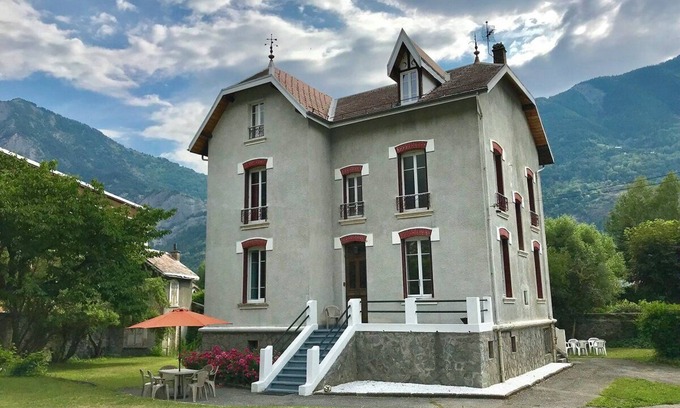Le Bourg-d'Oisans House | ELEGANT HOUSE WITH PRIME BOURG D’OISANS LOCATION - SLEEPS 12