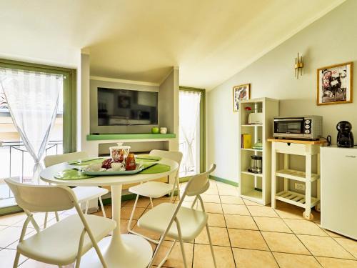 Casalmaggiore Apartment | Elegant Jungle Loft In Centro Storico