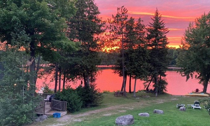 Youngs Point Apartment | Elegant Kawartha Suite Retreat at the Lake Edge Cottages!