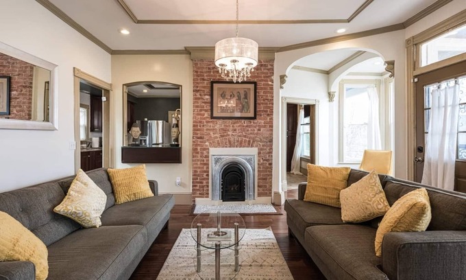 Washington House | Elegant, King Bed, Privacy, Free Parking