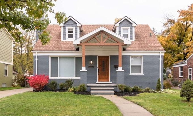 Royal Oak House | Elegant Large Home with Modern Amenities for 8 in N. Royal Oak near Birmingham!