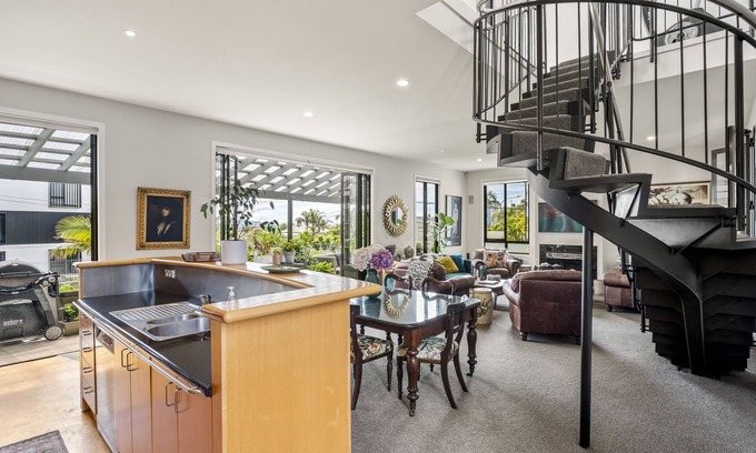 St. Mary's Bay House | Elegant light-filled retreat - minutes to city, Ponsonby, harbour and cafes.