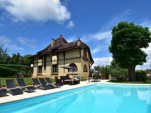 Pays-de-Belves House | Elegant Mansion Stay in Belvès