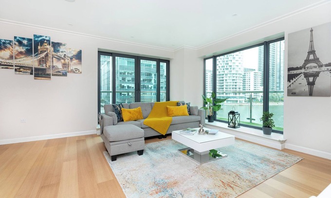 Canary Wharf Apartment | Elegant, Modern 3BR Flat in Prime Canary Wharf