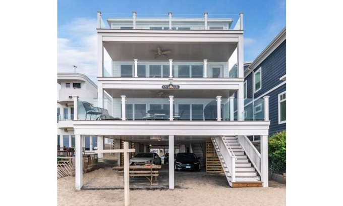Fairfield House | ELEGANT NEW 4 BEDROOM WATERFRONT HOUSE- SUMMER DREAM