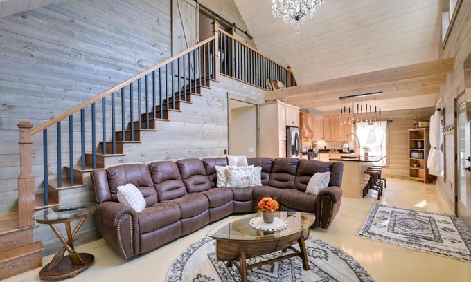 Newport House | Elegant Newport Cabin with Porch and Lake Access