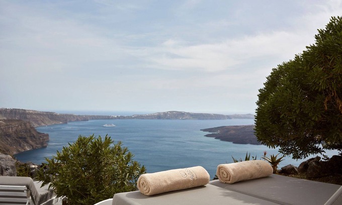 Firostefani Villa | Elegant Oia Villa | Deluxe Villa with Caldera View | Private Plunge Pool |.