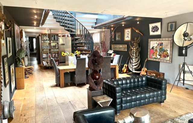 De Weteringschans Apartment | Elegant penthouse LOFT of 250 m2 in city centre with huge roofgarden 80 m2