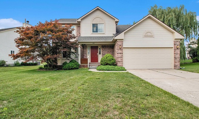 Ann Arbor House | Elegant Residence 3 Miles from UM Stadium