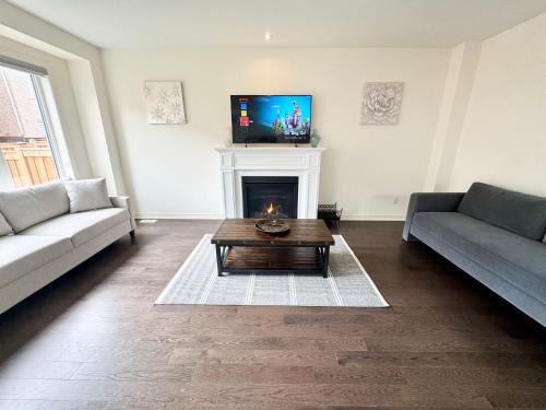 Brampton House | Elegant Retreat near Toronto Airport & Downtown