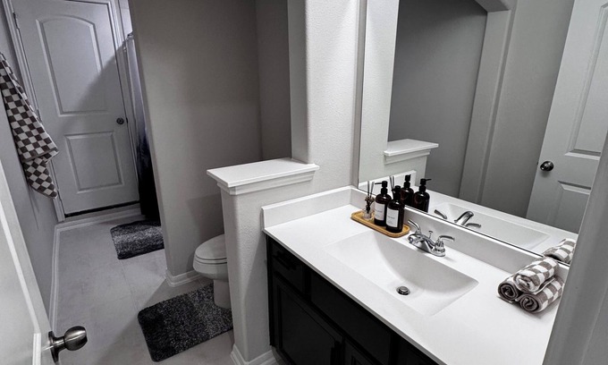 Cypress House | Elegant Room in welcoming Cypress with Wi-Fi, AC
