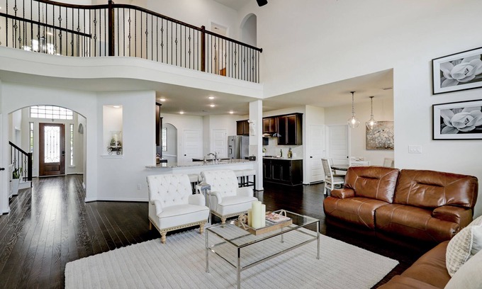 Clodine House | Elegant spacious home with water view. Prime location- Richmond, Katy, Houston, Rosenberg.