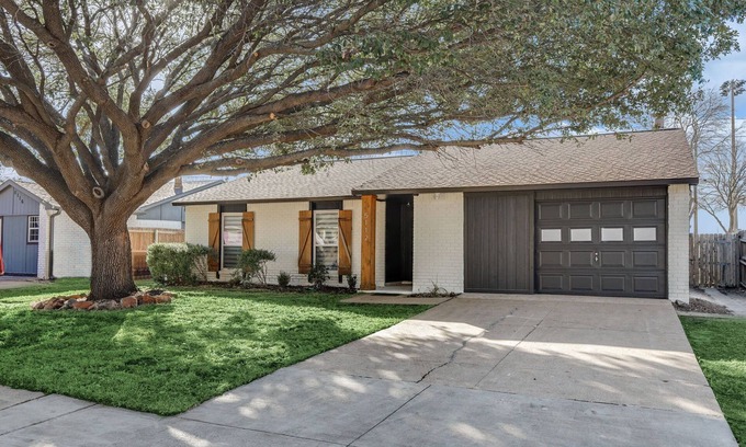 The Colony House | Elegant Stay w/Pool & Hot Tub Relaxation in the Sun