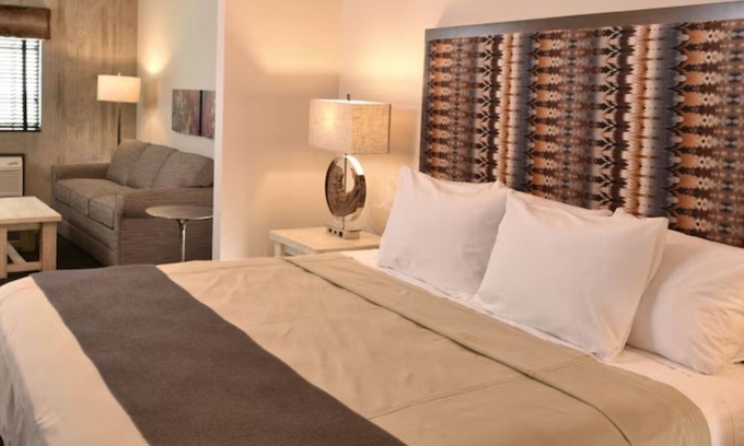 Broken Arrow Hotel | Elegant Stay with On-Site Bar & Patios Sunset Views! Rustic Ambience