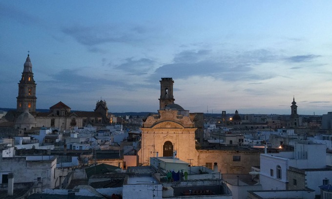 Centro Storico Apartment | Elegant studio in antique palazzo 5 minutes from beach