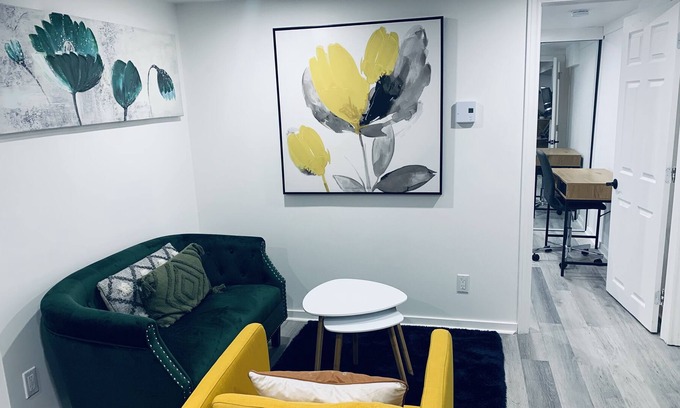 Pointe-aux-Trembles Apartment | Elegant stylized apartment