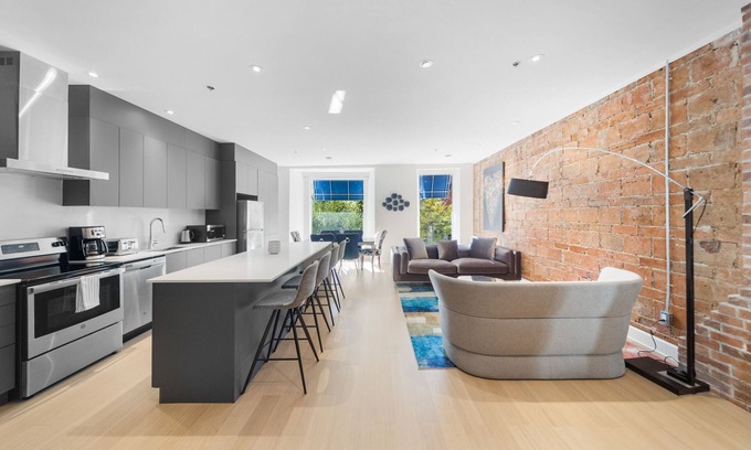 Downtown Montreal Apartment | Elegant Suites De La Montagne- Dtwn Mtl