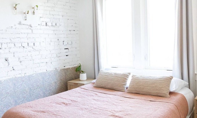 Lancaster House | Elegant townhome with a Hot Tub for couples and small families - Lancaster City