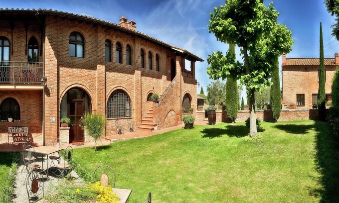 Ferretto Villa | Elegant Tuscan Mansion