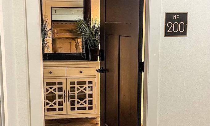 Denison Apartment | Elegant two bedroom/one bath loft, location on the second floor of Katy Depot.