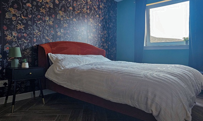 Paisley Apartment | Elegant & Unique 2-Bed – Perfect for RAH & Airport