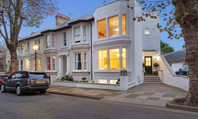 Southend-on-Sea House | Elegant, Victorian End of Terrace Town House