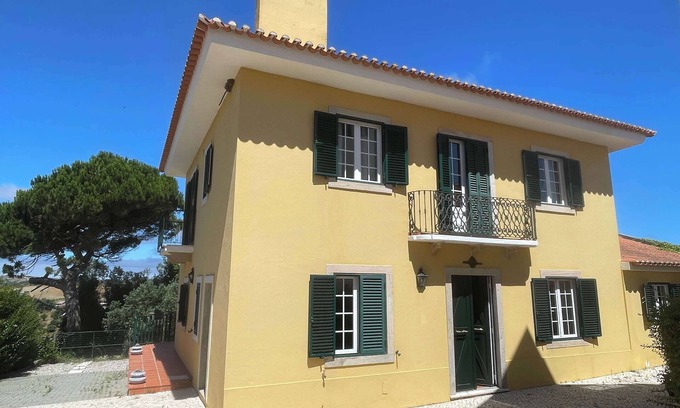 Lourinha Villa | Elegant Villa Mello with Beautiful Outdoor Area