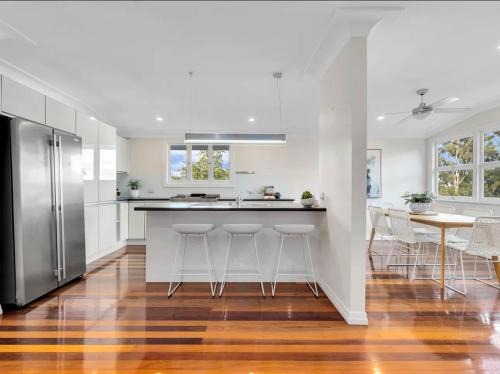 Kenmore House | Elegant Villa Near Shopping Mall