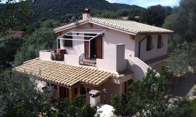 Cala Sinzias Apartment | Elegant villa overlooking the gorgeous beach in Cala Sinzias