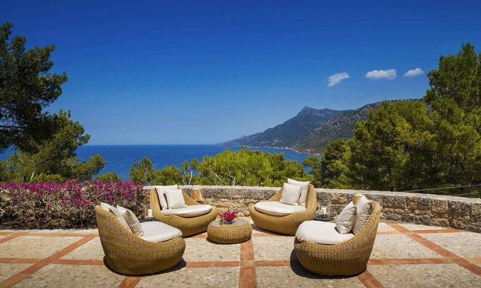 Banyalbufar Villa | Elegant villa with communal space
