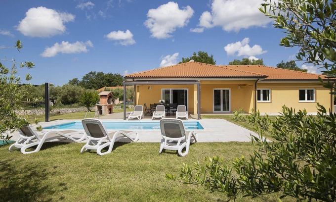 Sorici Villa | Elegant Villa with Private Pool