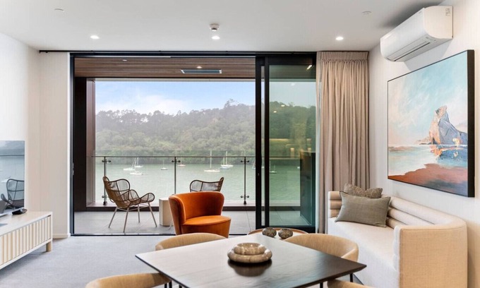 Hobsonville Apartment | Elegant Waterfront Retreat