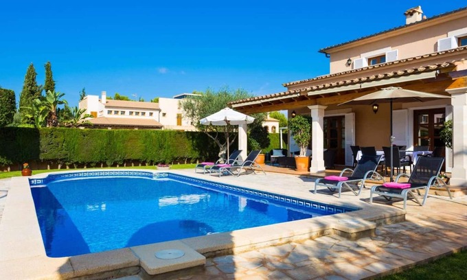 Sa Coma Villa | Elegant, well-kept and appealing city villa.