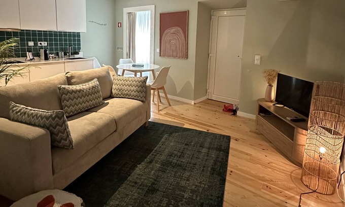 Restelo Apartment | Elegante Apartamento,totalmente remodelado num típico Bairro de Lisboeta.