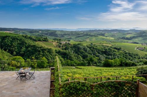 Treiso Apartment | Elegante Bilocale Panoramico Treiso Belvedere Elegance